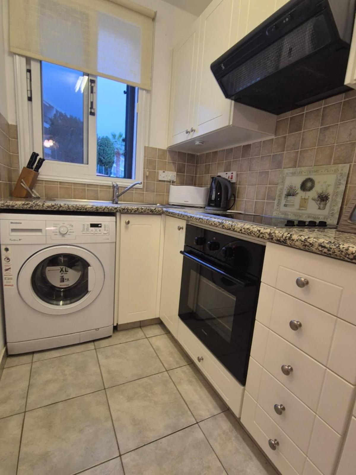 2 Bedroom Townhouse Lower Peyia Paphos Cyprus エクステリア 写真